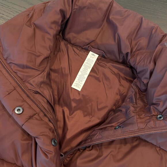 Alo Yoga Cherry Cola Gold Rush Puffer - Picture 5 of 7